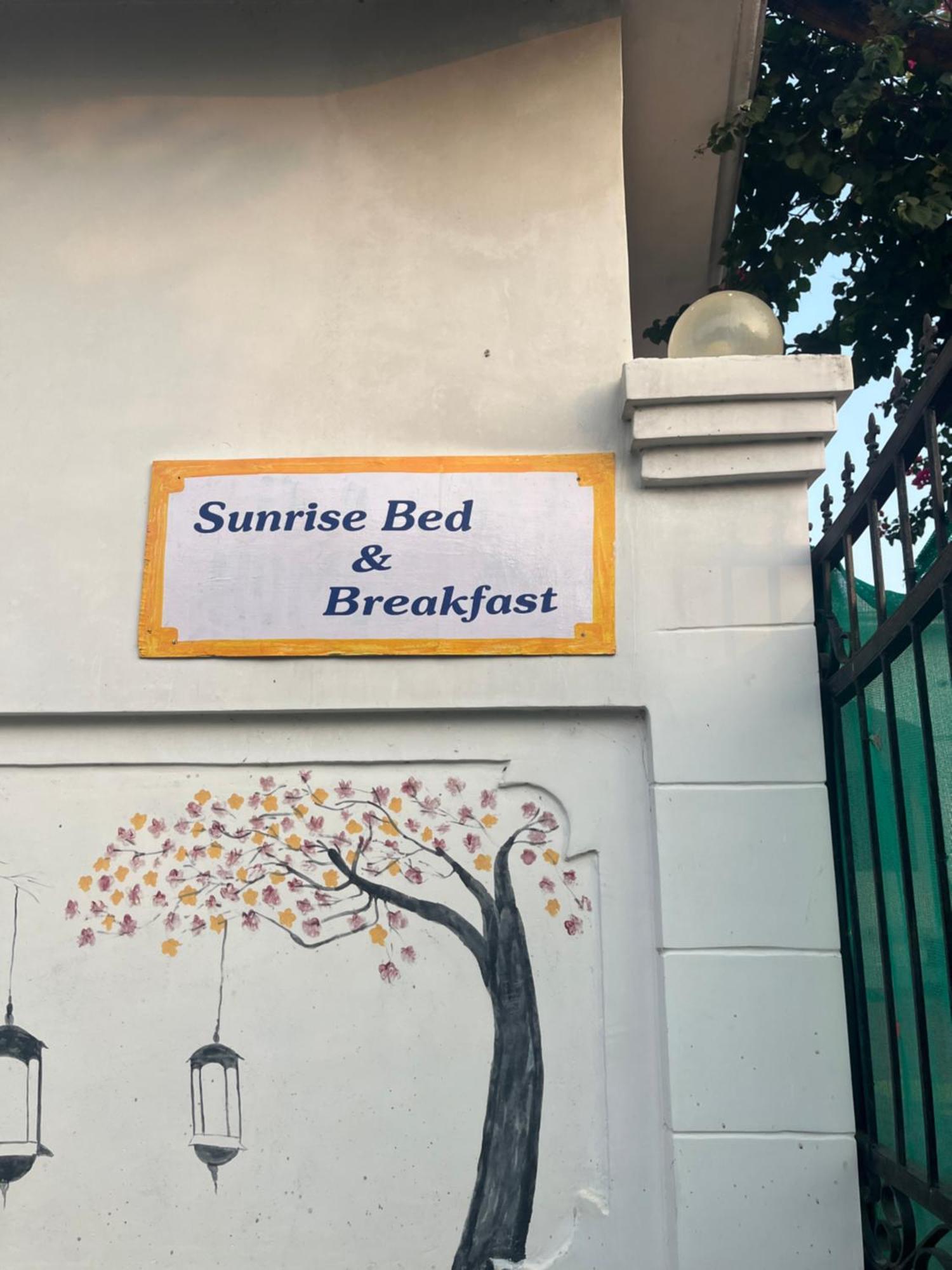 Sunrise Bed & Breakfast Кхаджурахо Экстерьер фото