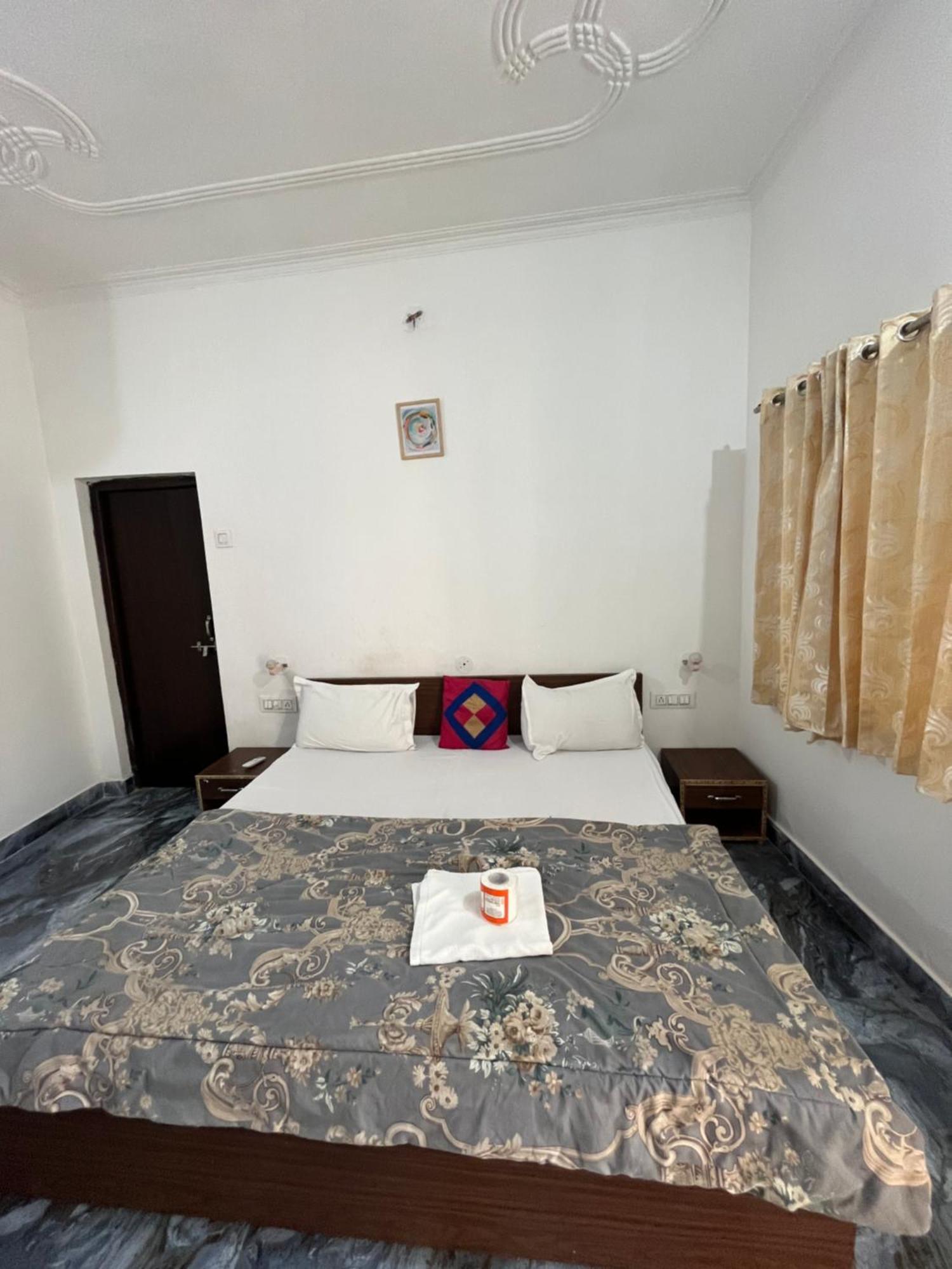 Sunrise Bed & Breakfast Кхаджурахо Экстерьер фото