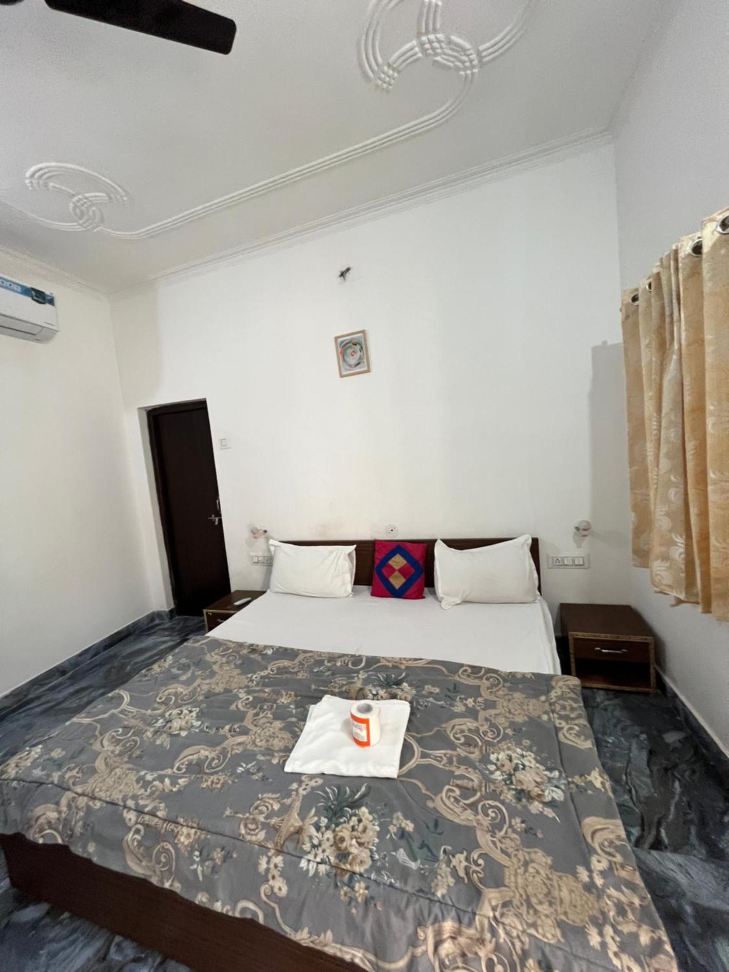 Sunrise Bed & Breakfast Кхаджурахо Экстерьер фото
