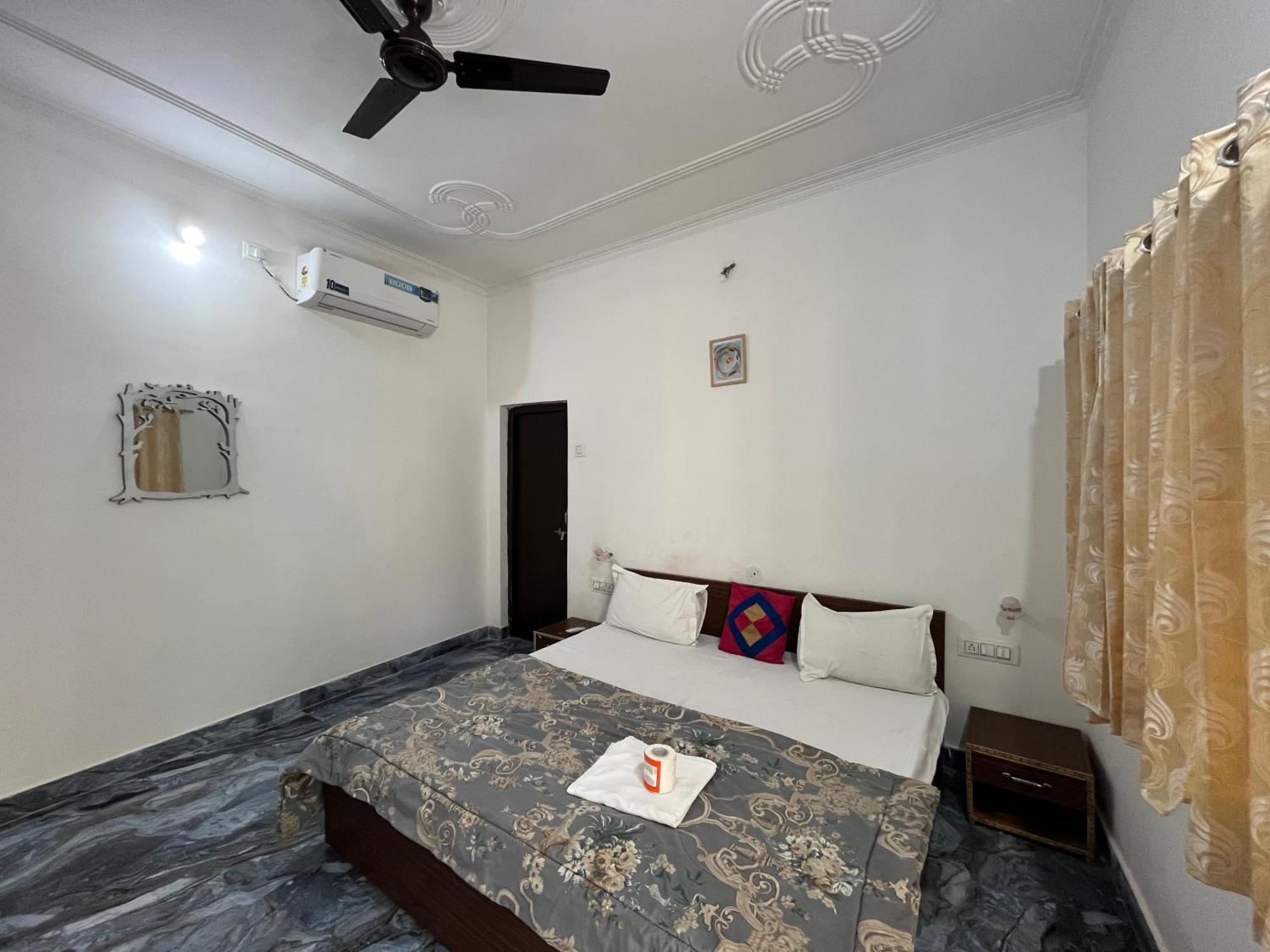 Sunrise Bed & Breakfast Кхаджурахо Экстерьер фото